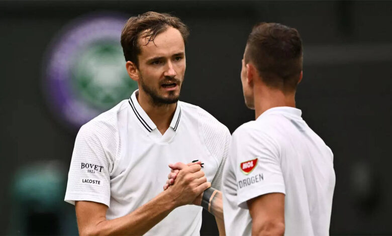 Daniil Medvedev downs Marton Fucsovics to reach Wimbledon last 16 | Tennis News