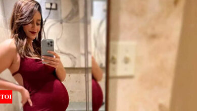 Ileana D'Cruz flaunts baby bump, calls it 'My little' | Hindi Movie News