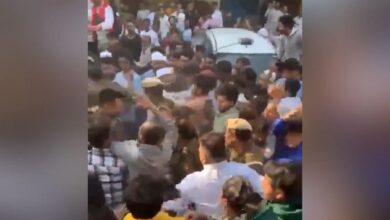 Delhi Police Debunks Claim That Mob Attacked Cop Who Kicked Men Offering Namaz