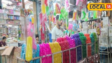 Holi colors spread in the markets, Modi and Yogi's Pichkariyas are being sold in the city – News18 हिंदी