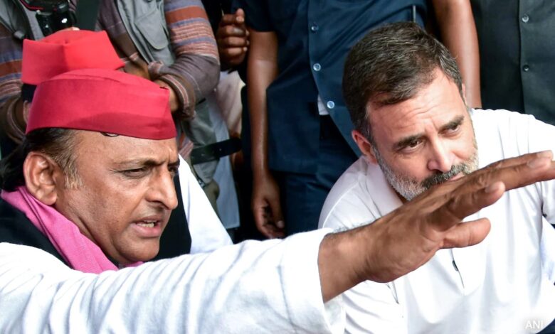 Rahul Gandhi, Akhilesh Yadav Chat On Stage As Rally Cancelled Over Chaos