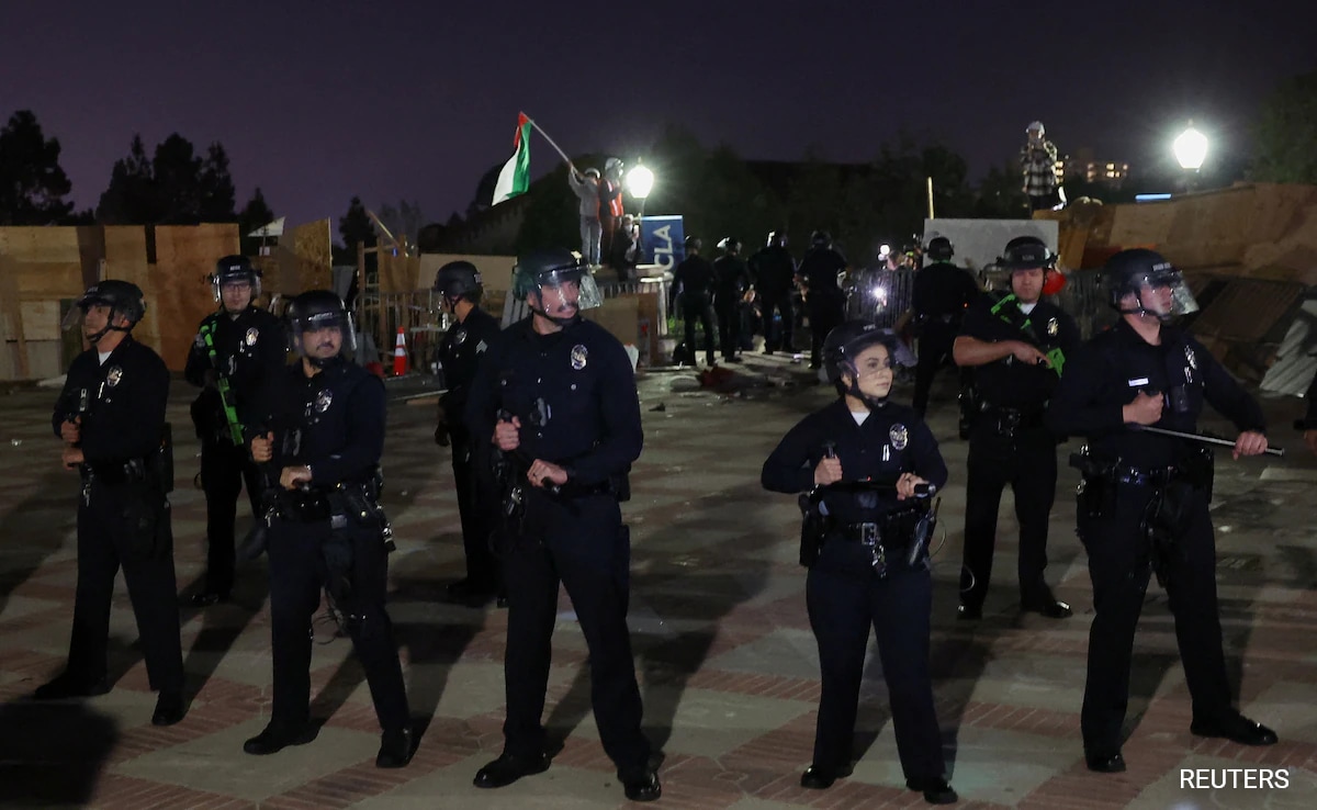 In Pre-Dawn Action, Hundreds Of Cops Enter UCLA Amid Huge Students' Protest