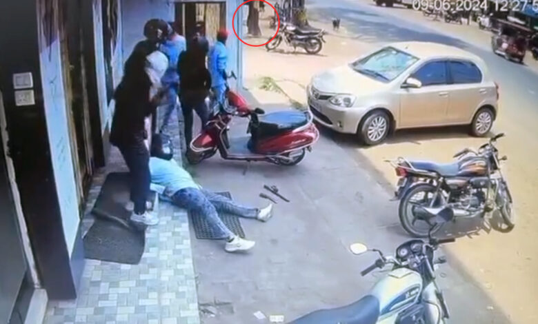 Bengal Cop Dodges Bullets By 7 Robbers, Stops Rs 4 Crore Jewel Heist