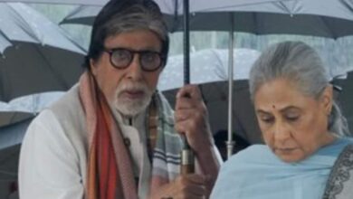 Amitabh Bachchan ने शेयर की पत्नी संग रोमांटिक तस्वीर, Jaya का उदास चेहरा देख यूजर्स बोले- 'कभी खुश नहीं रहती'