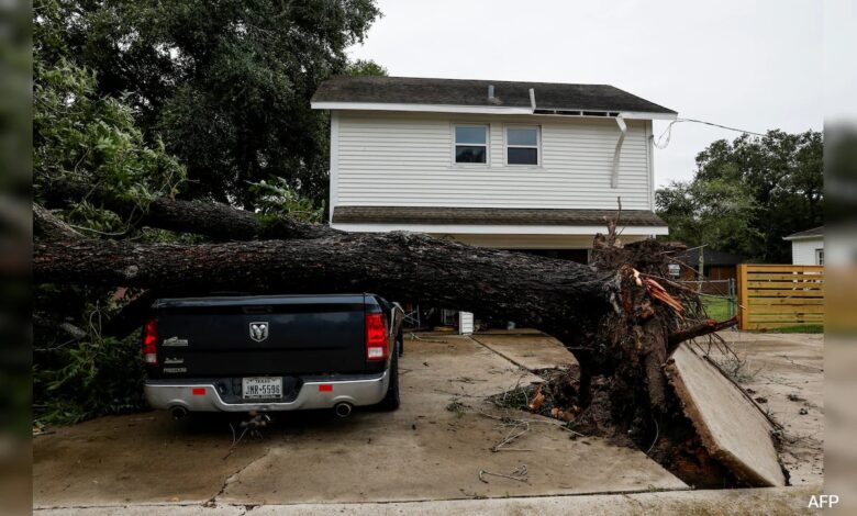 Storm Beryl Kills 2, Knocks Out Power As It Churns Across Texas