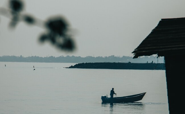 Boat Carrying 9 Pilgrims Capsizes In UP's Saryau River, 1 Missing