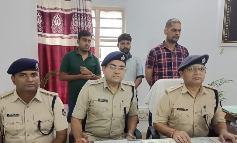 सिपाही भर्ती परीक्षा का पेपर लीक होने ही वाला था पर सारण पुलिस ने साजिश का भंडाफोड़ किया, छपरा में 3 गिरफ्तार