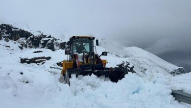 Early Snowfall In North Sikkim, Heavy Machinery Deployed To Clear Roads