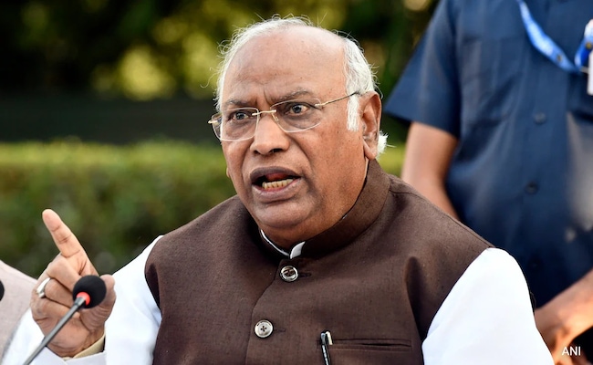 No One Should Retire In Politics: Mallikarjun Kharge