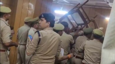 Ghaziabad Court Chaos After Judge vs Lawyer, Cops Chase Away Advocates