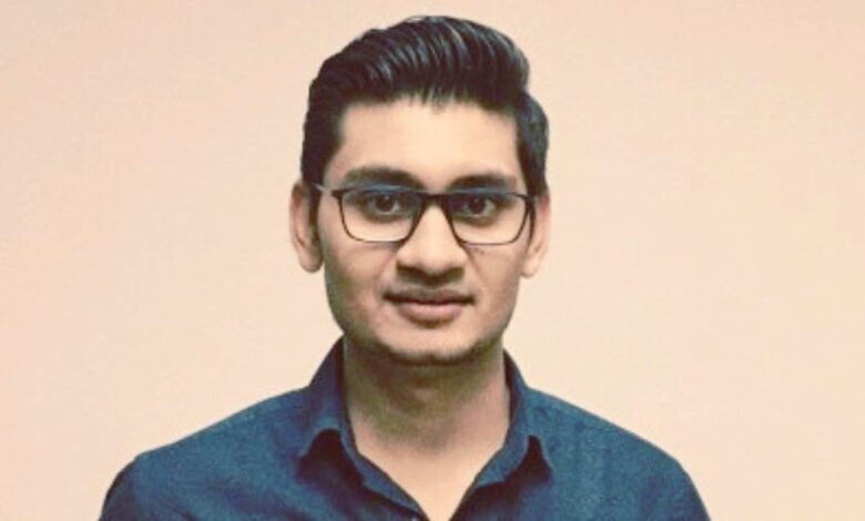 JEE में रैंक 2, फिजिक्स ओलंपियाड में गोल्ड मेडलिस्ट, IIT Bombay से बीटेक, अब जीते हैं ऐसी लाइफ