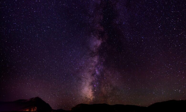 Astrophotographer Captures Milky Way Over Easter Island