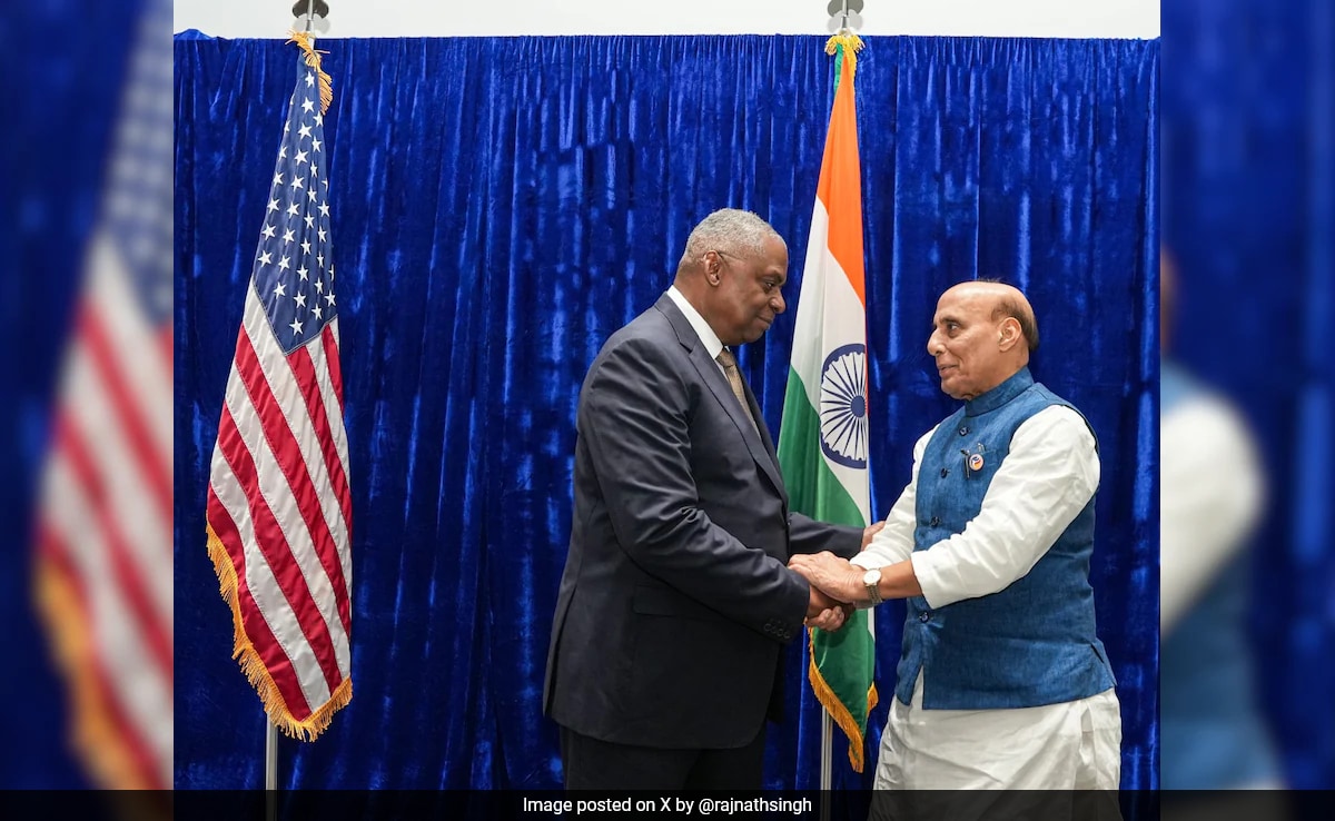 Rajnath Singh Meets US Secretary Of Defence On Sidelines Of 11th ASEAN Meet