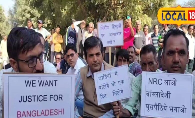 तख्ततियों के साथ सड़क पर हनुमान चालीसा का पाठ, बांग्लादेश में हिंदुओं पर हो रहे जुल्म के खिलाफ न्याय मांग