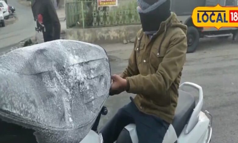 माउंट आबू में स्नोफॉल का मजा उठा रहे पर्यटक, एक सप्ताह से माइनस में तापमान, पोलो ग्राउंड में भी जमी बर्फ