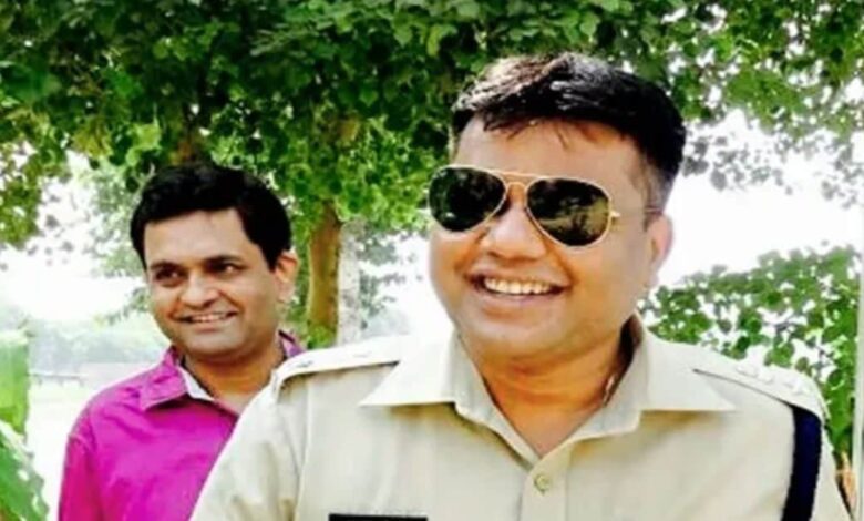 इस IPS का रातों-रात हो गया डिमोशन, 3 साल तक झेलनी पड़ेगी सजा, जानें कौन हैं पंकज चौधरी?