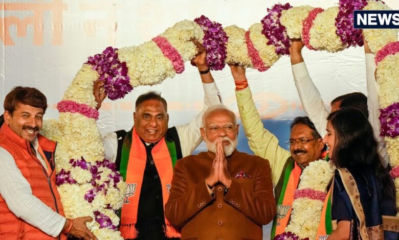 दिल्ली जीत के बाद पीएम मोदी का बिहार पर बड़ा दांव, कांग्रेस पर निशाना, लालू-तेजस्वी को संकेत