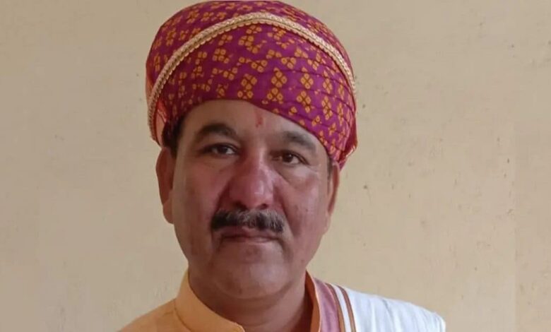 होलिका दहन में जमकर नाचे सरपंच बाबू, धम्म से गिर गए नीचे, होली की जगह गांव में मना मातम!