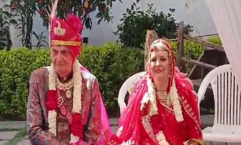 इसे कहते हैं सनातन धर्म की ताकत! भारत घूमने आया था विदेशी जोड़ा, लहंगा-शेरवानी पहन ले लिए सात फेरे