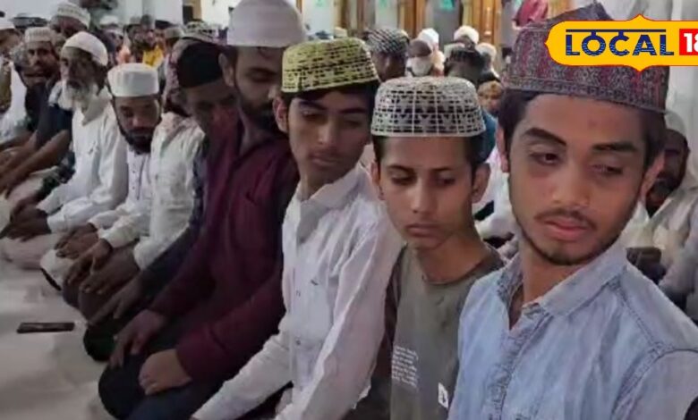 Ramjan Special Worshiping Allah inside mosque during these days of Ramzan