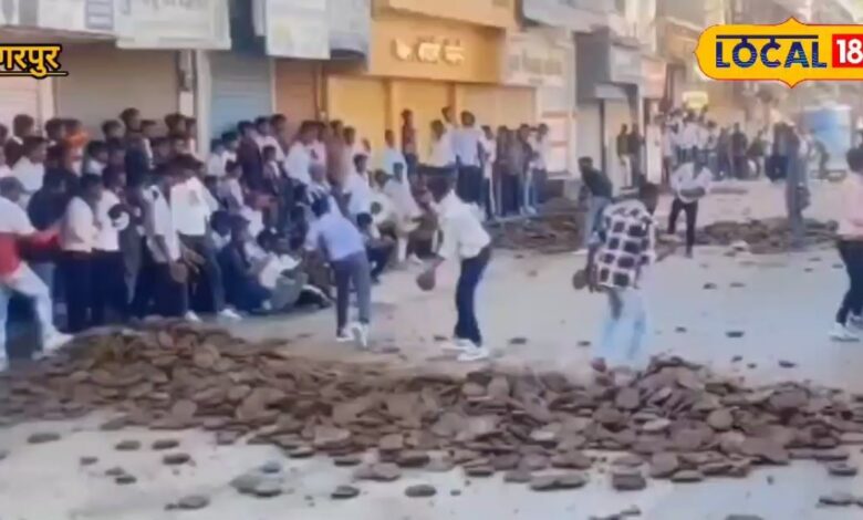 रंग पंचमी पर सागवाड़ा में हुई कंडो की राड, युवाओं की टोलियों ने एक-दूसरे पर बरसाए कंडे