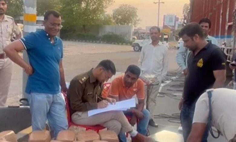 पुलिस ने हाईवे पर ट्रक को रोका, तलाशी ली तो अंदर भरा था रबड़, उसके नीचे छिपी थी करोड़ों रुपये की 'खास' चीज