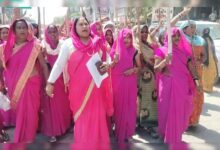 'Gulabi Gang' Members Barge Into UP Police Station Over Dowry Murder Allegations