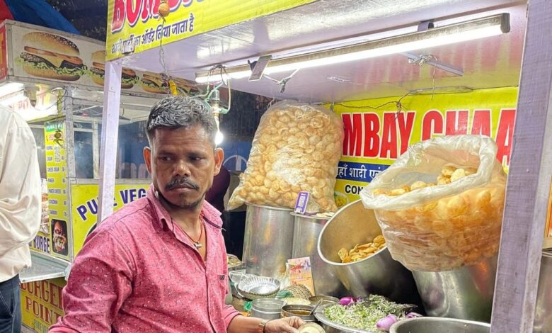 ठेले पर फुचका खा रहे थे दोस्त, अचानक आया लखपति बनने का आइडिया, बना डाला मास्टर प्लान