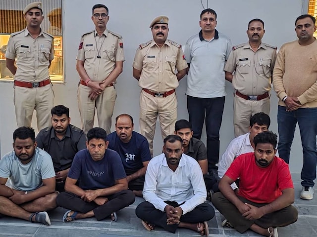 8 युवकों ने ताबड़तोड़ छाप डाले 21 करोड़ रुपये, बन गए नोट छापने वाले मशीन