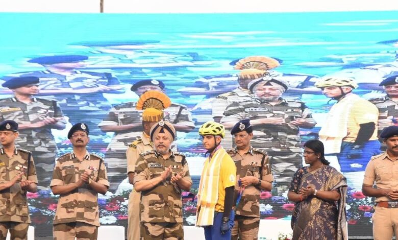 CISF ने इतिहास के दर्ज किया एक नया पन्‍ना, 25 दिनों में पूरा किया 6553Km का सफर, नामी-गिरामी चेहरों का मिला साथ