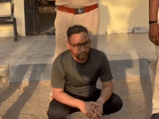 बालाजी मंदिर पहुंचा युवक, बोला- ADM हूं, पुलिस ने कहा- ID कार्ड दिखाओ