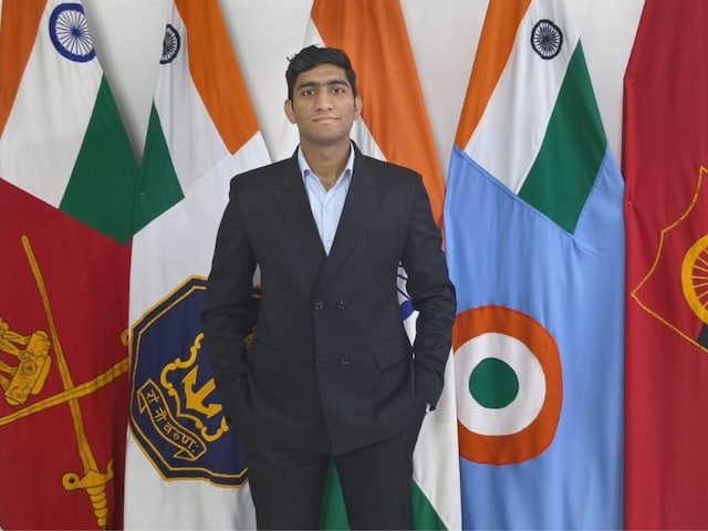 पिता रिटायर्ड फौजी अफसर, मां स्कूल टीचर, बेटा बना UPSC CDS टॉपर