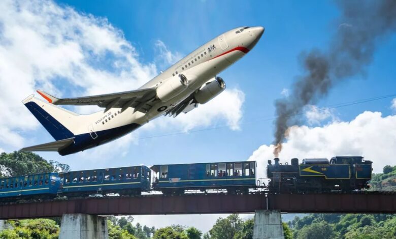 News about ट्रेन | पाकिस्तान | Pakistan Train Hijack News: Why Hijacking A Plane Is Easier Than A Train? | Explainer: प्लेन हाईजैक करने की दर्जनों घटनाएं, लेकिन ट्रेन हाईजैक करना इतना मुश्किल क्यों है?