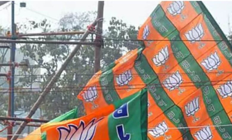 West Bengal BJP News: पश्चिम बंगाल में बीजेपी ने लिया बड़ा एक्शन, 4 अधिकारियों को पार्टी से निकाला बाहर