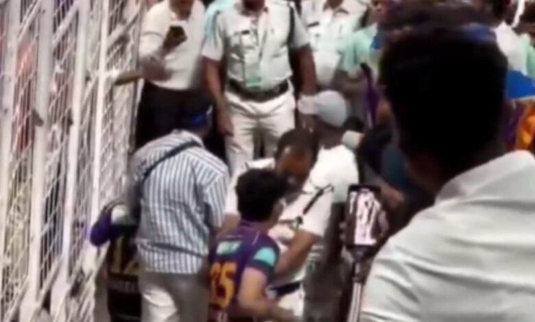 इधर बैटर ने मारा छक्का, उधर अंडरवियर में छुपाई गेंद, रिंकू सिंह के फैन ने की हद पार, पुलिस ने जो किया... यकीन नहीं होगा