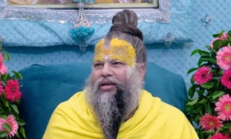 खड़े होकर पानी पिएं या बैठकर, प्रेमानंद महाराज जी की इन बातों से डॉक्टर भी हुए उनके मुरीद