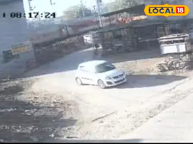 ट्रेन का इंतजार कर रहे थे यात्री, पटरियों पर आ रही थी कार! हर कोई रह गया हैरान