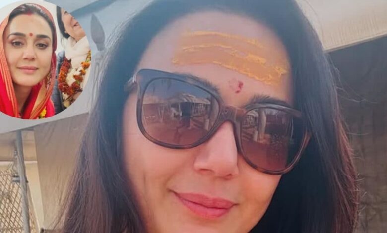 प्रीति जिंटा ने मां के साथ की वाराणसी की धार्मिक यात्रा.