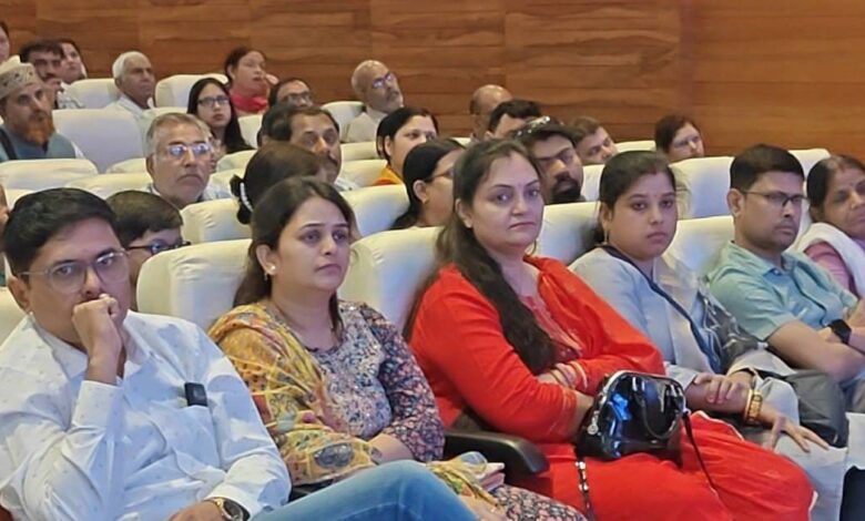 Kota News: अब स्टूडेंट्स के साथ अभिभावकों की भी हो रही कोचिंग क्लास, जानें क्या पढ़ाया जा रहा है?