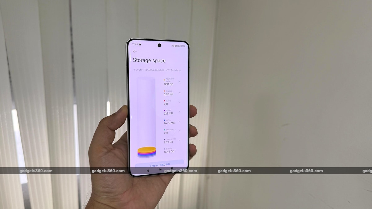xiaomi 15 ultra gadgets360 review11 Xiaomi-15-ultra