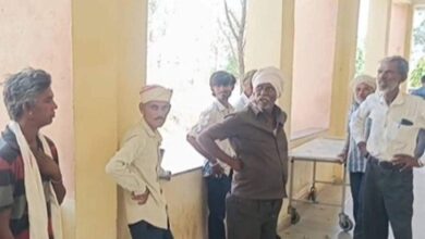 हत्या या आत्महत्या! एक दिन पहले मुंबई से घर आया युवक, दूसरे दिन पेड़ से लटका मिला शव, देखकर सन्न रह गए ग्रामीण