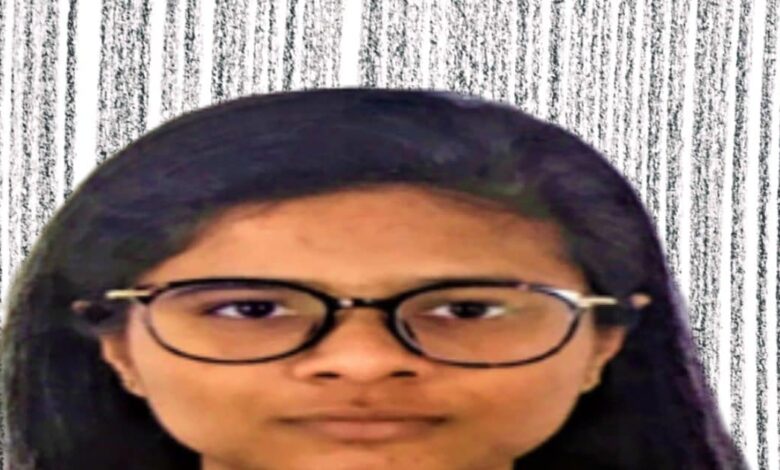 NEET Story: डॉक्टरों से भरा परिवार, बेटी ने NEET में टॉप कर परंपरा को निभाया, सेल्फ स्टडी से रचा इतिहास