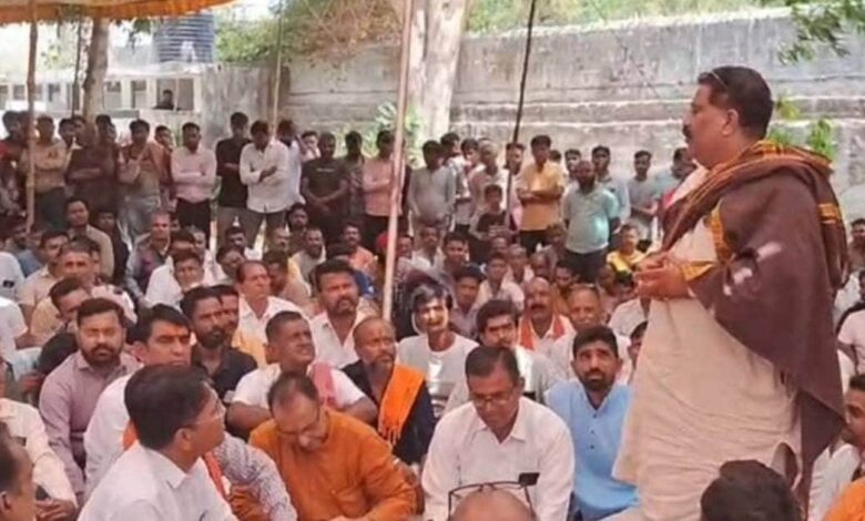 लव जिहाद को लेकर सड़कों पर उतरे गुस्साए हिंदू संगठन, घबराए प्रेमी ने कर दिया सरेंडर, जानें कहां बरपा हंगामा?