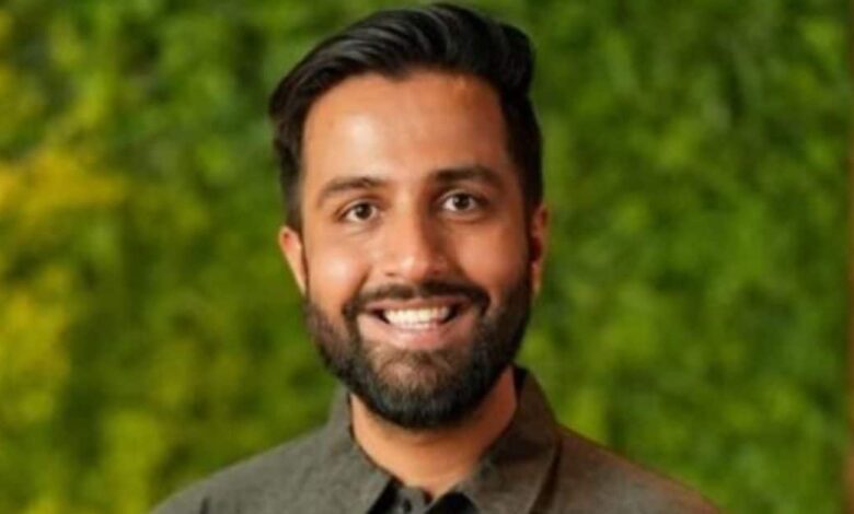 छुट्टियों में UAE से आया था बेटा, बीवी संग गया कश्मीर, आतंकियों ने मजहब पूछ छलनी किया सीना