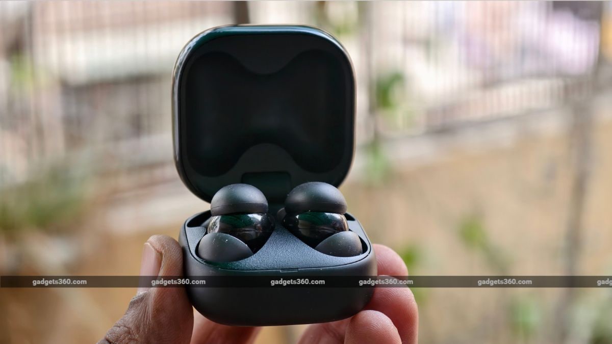 2 Sony LinkBuds Fit