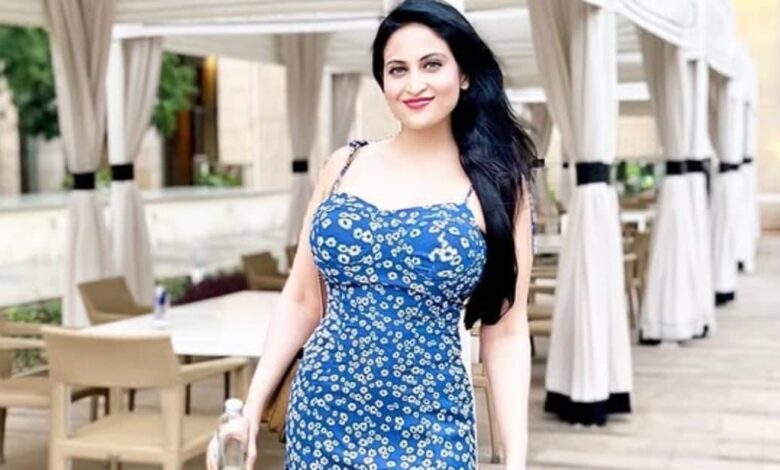 29 साल की हीरोइन, घर में कैद रख करता रहा गंदा काम, मामले में पूर्व IPS गिरफ्तार