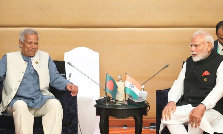 India Bangladesh Relations: पीएम मोदी-यूनुस मुलाकात पर बांग्लादेश का गड़बड़झाला तो देखिए, अपने ही लोगों को बरगला रहा