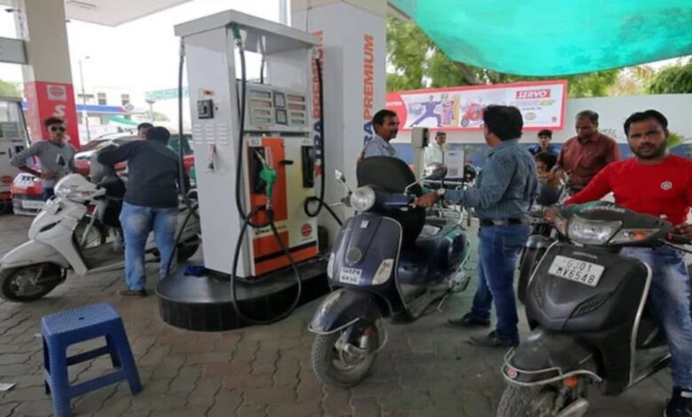 Karnataka Diesel Price Hike: डीजल के बढ़े दाम से हाहाकार, BJP ने CM का लिया ऐसा मजा, हॉलीवुड के एक्टर भी घबरा जाएं