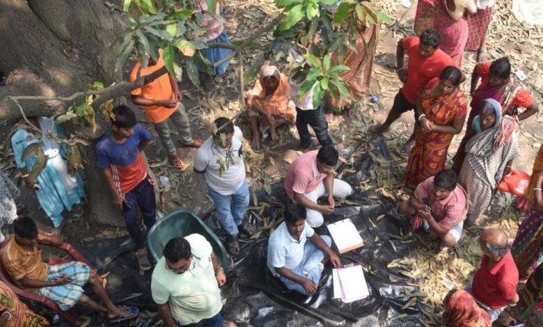 Murshidabad Violence Update: थोड़ी ही देर में मुर्शिदाबाद पहुंचेंगे राज्यपाल आनंद बोस, पीड़ितों से करेंगे मुलाकात, NCW और NHRC की टीमें भी करेंगी दौरा