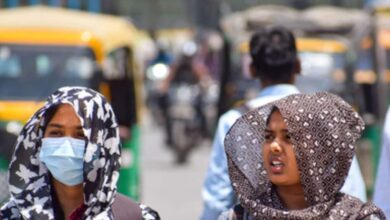 Today Weather News: कहीं आसमान से बरसती आग तो कहीं बेमौसम बारिश, बिहार-बंगाल में आंधी तूफान, जानें दिल्ली-NCR का हाल